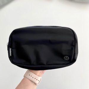 Lululemon Everywhere Belt Bag in Black